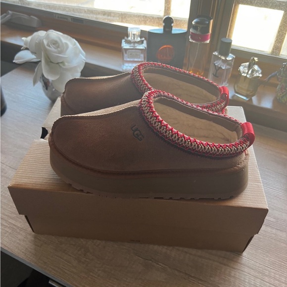 UGG Shoes - Ugg Tazz Slipper
